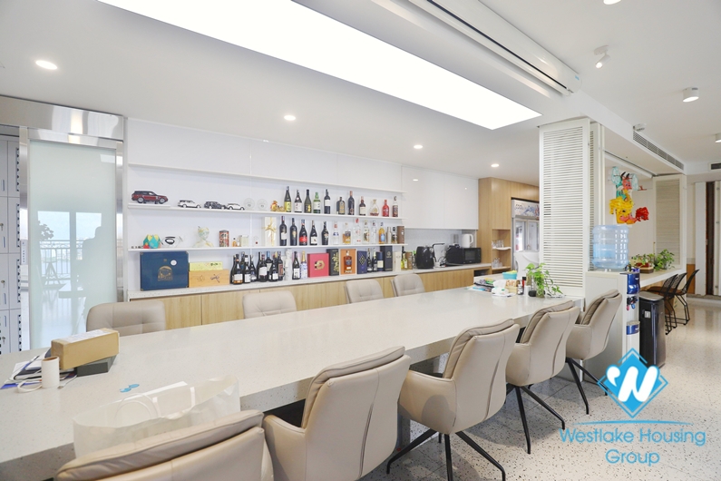 Large size apartment 4 bedrooms for rent at D' Leroi soleil Xuan Dieu.